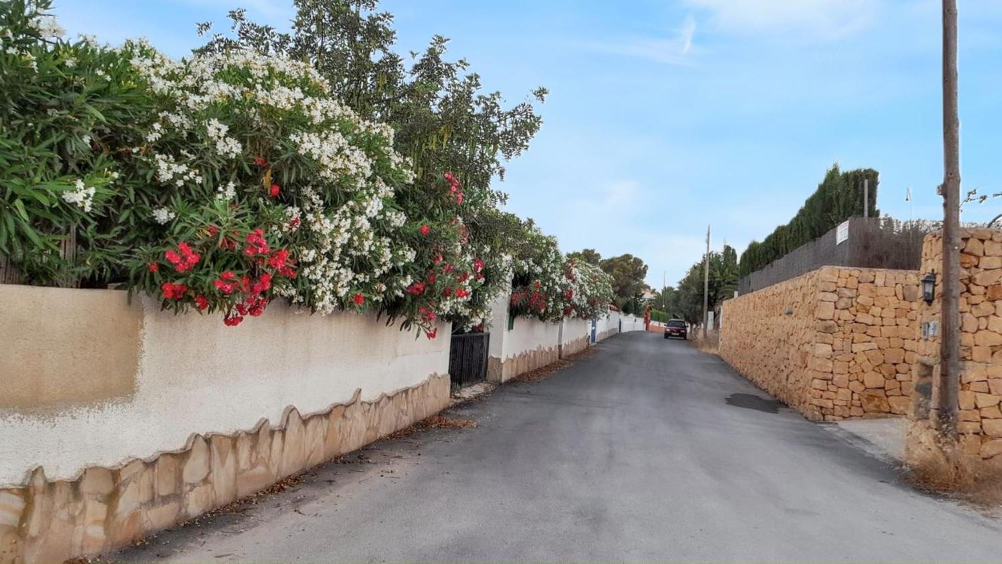 Sunny With Private Pool In + Enclosed Garden Calp